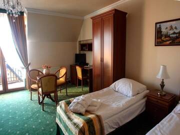 Фото номера Четырехместный номер Курортные отели Biały Dunajec Resort &amp; Spa г. Бялы-Дунаец 10